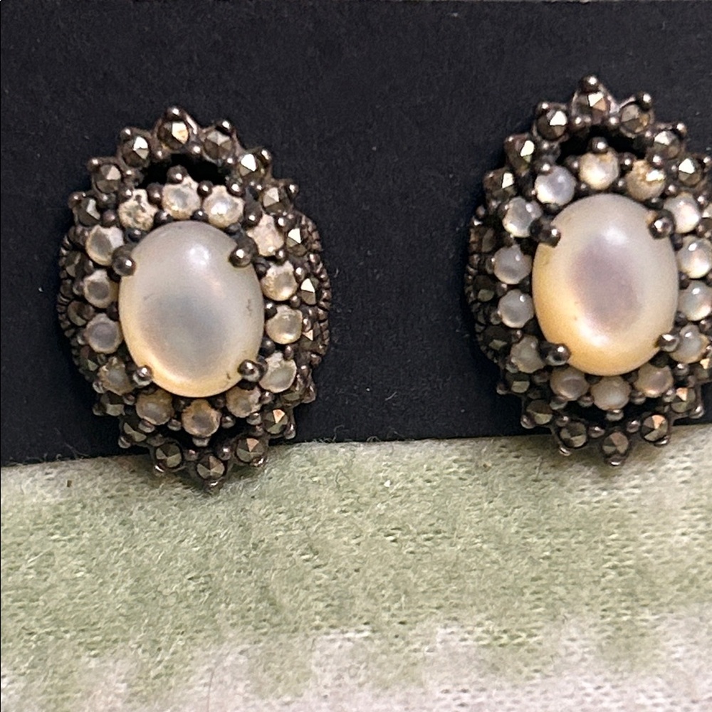 Vintage-Inspired Moonstone Cluster Stud Earrings - Gray and White